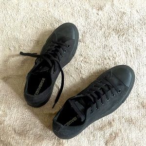 Converse black size 8